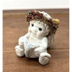 1995 Dreamsicles DY245 Reading The Good Book Book Figurine